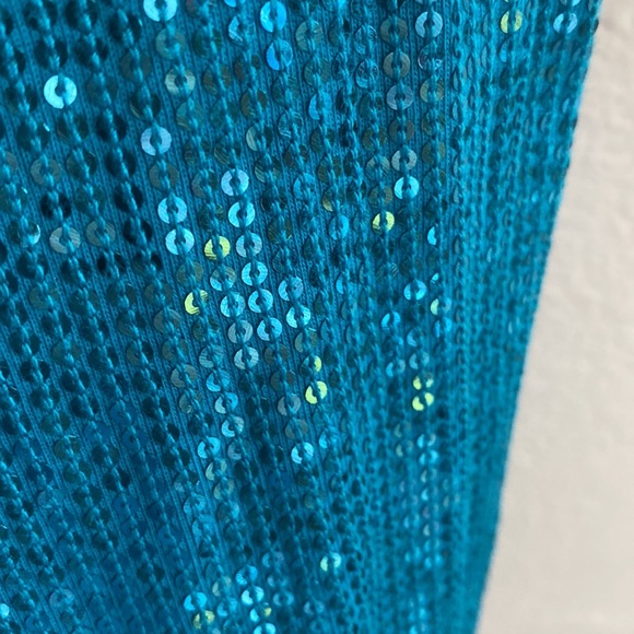 Sparkly blue tank top - Picture 5 of 8